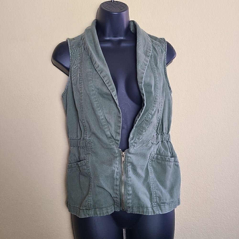Skies Are Blue Vest 